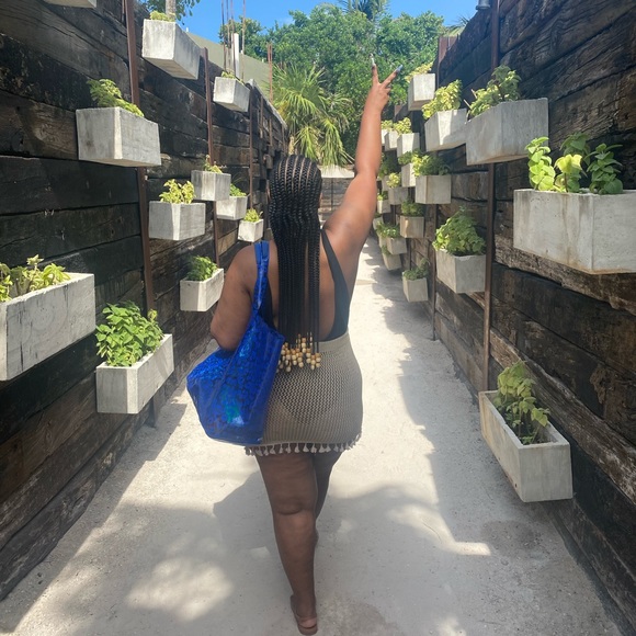 Meet Your Posher - Picture 3 of 7